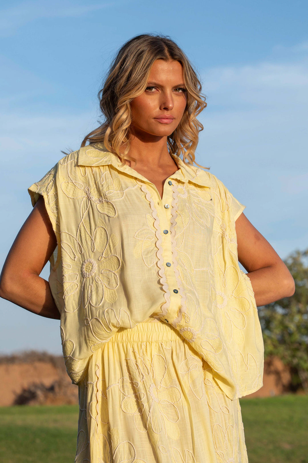 Ensemble chemise brodée & jupe Bonnie - Tops / Blouses