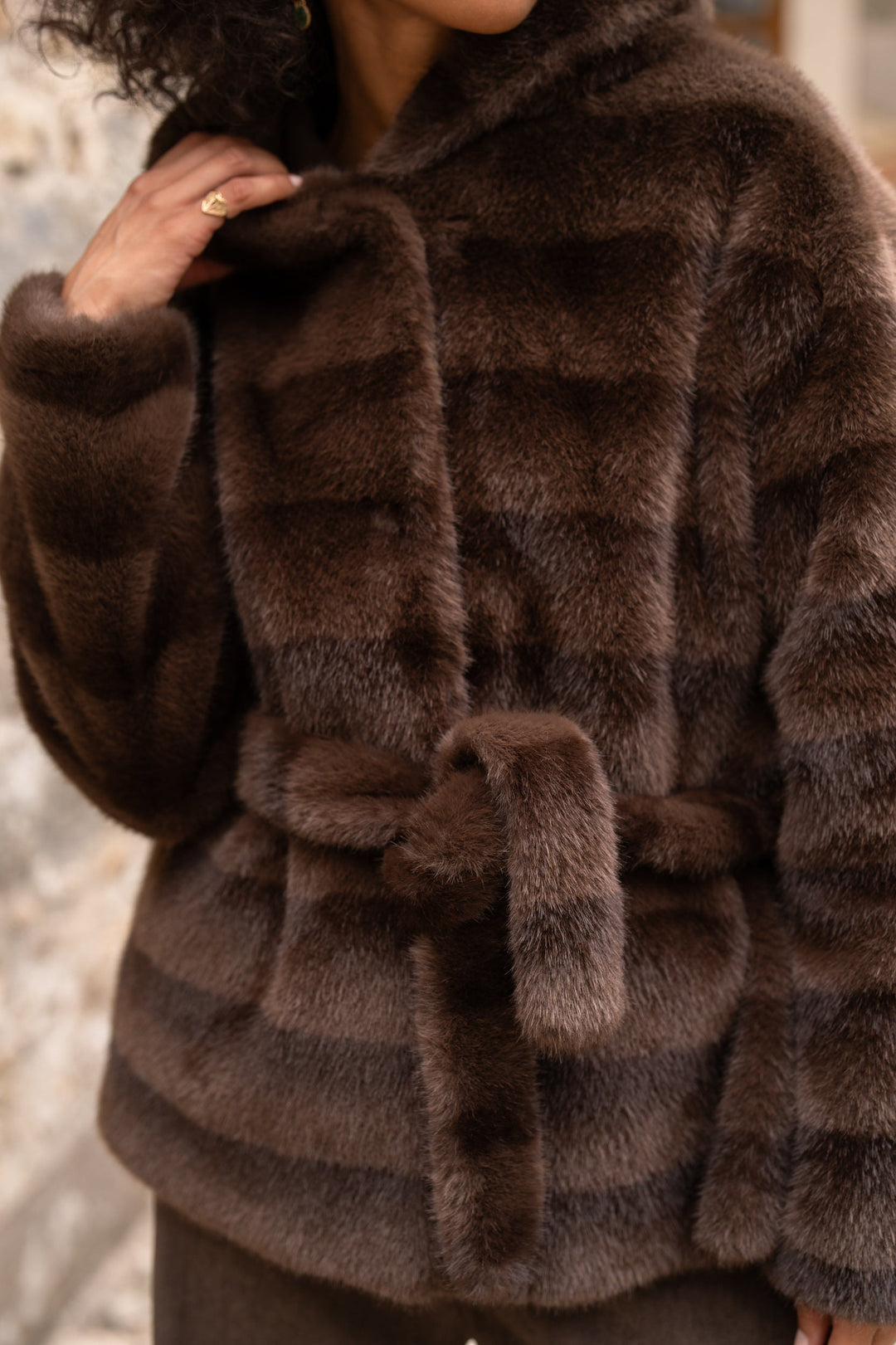 Manteau en fausse fourrure ceinturé Bonbon Manteaux