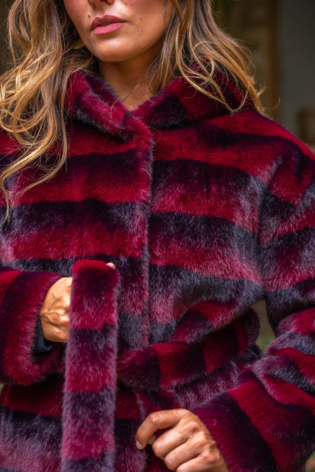 Manteau en fausse fourrure ceinturé Bonbon Manteaux