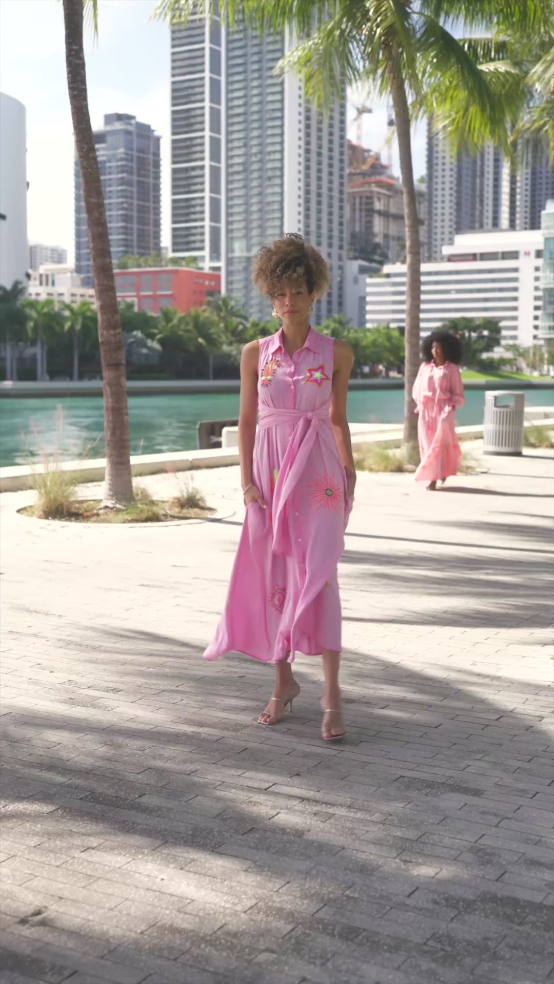 Robe Longue Sans Manches Brodée Sirene