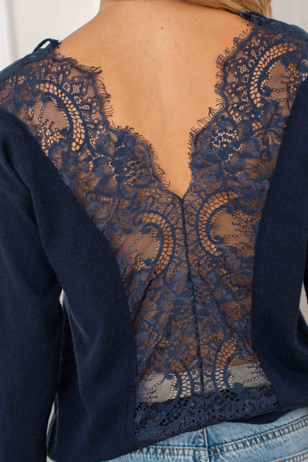 Pull à dos en dentelle Aurora 2706 - Taille unique: 36