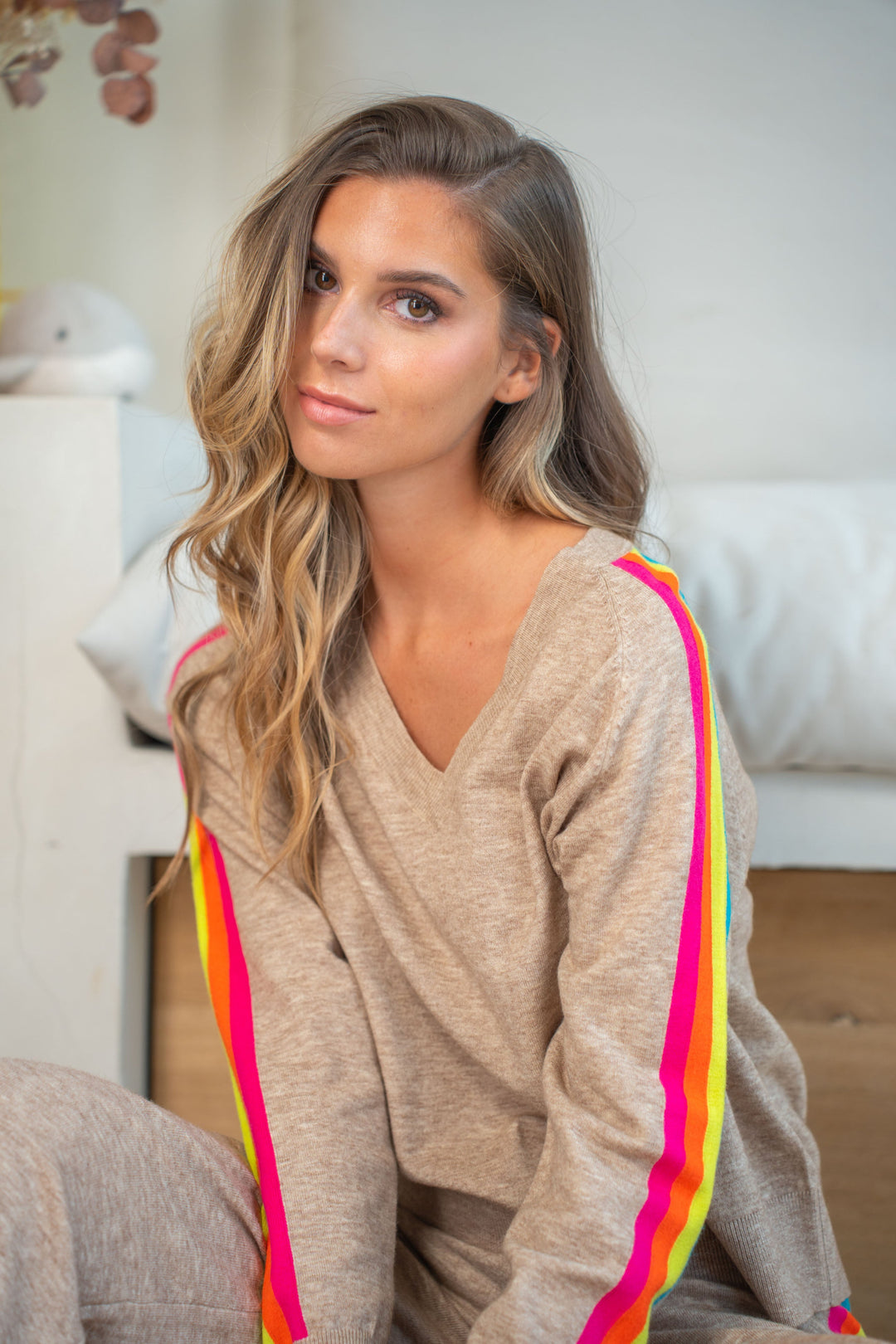 Pull col v arc en ciel Capsule Taille unique / Taupe pulls