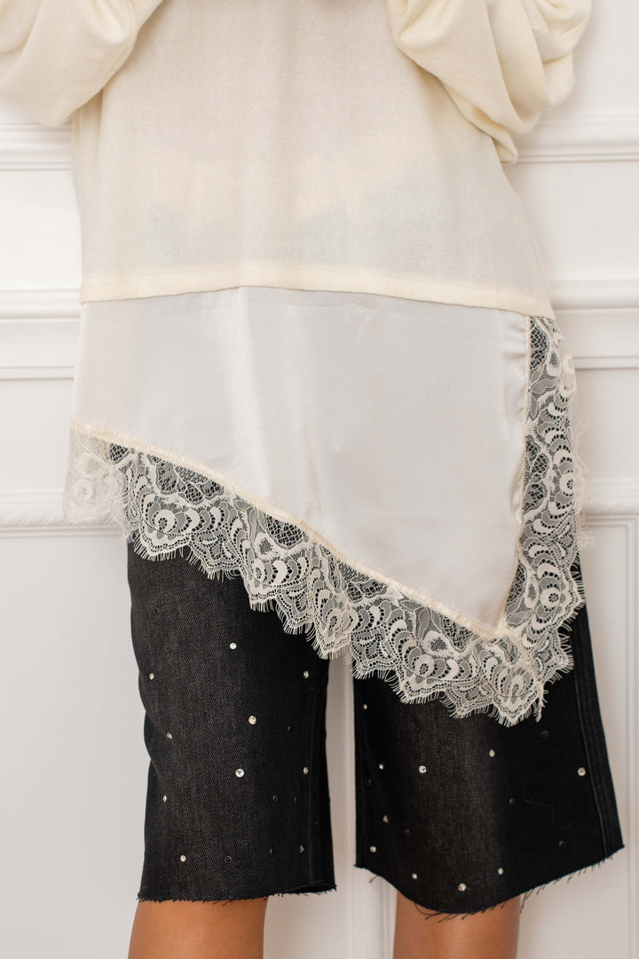Pull en maille et voile de dentelle Odessa 26017 - Taille