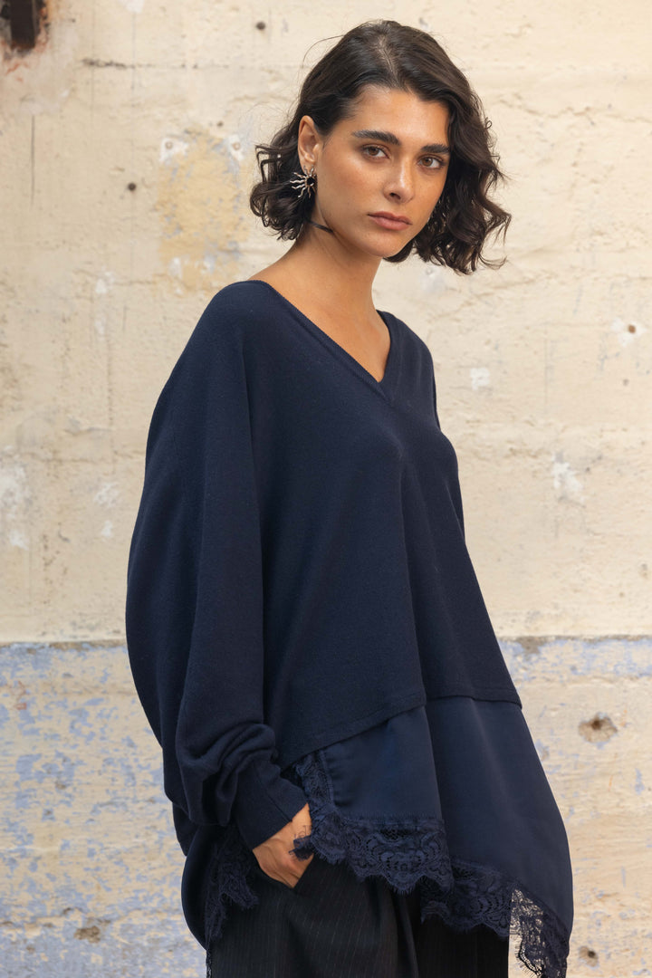 Pull en maille et voile de dentelle Odessa 26017 - Taille