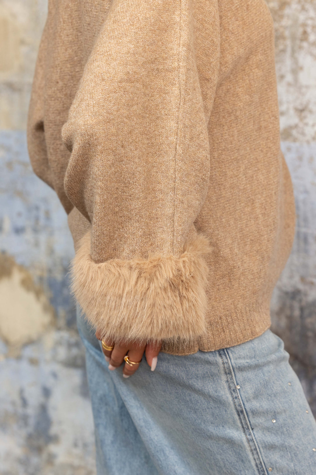 Pull poignets en fausse fourrure Valentina 2703 - Taille