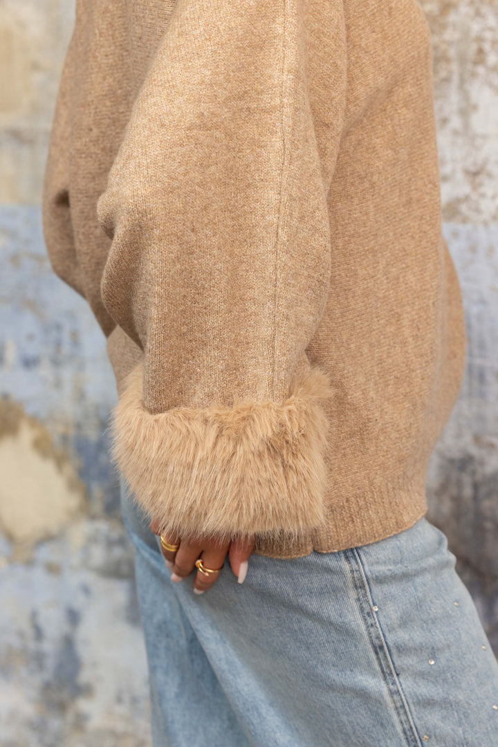 Pull poignets en fausse fourrure Valentina 2703 - Taille