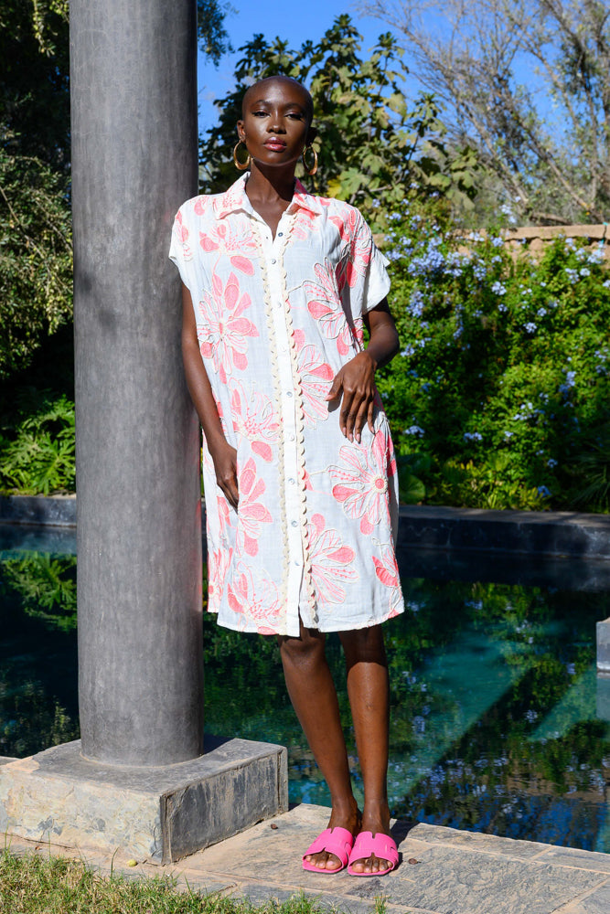 Robe chemise brodée fluide Bella - Taille unique: 36 au 42
