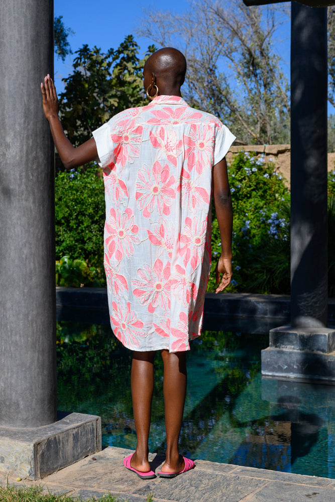 Robe chemise brodée fluide Bella - Taille unique: 36 au 42