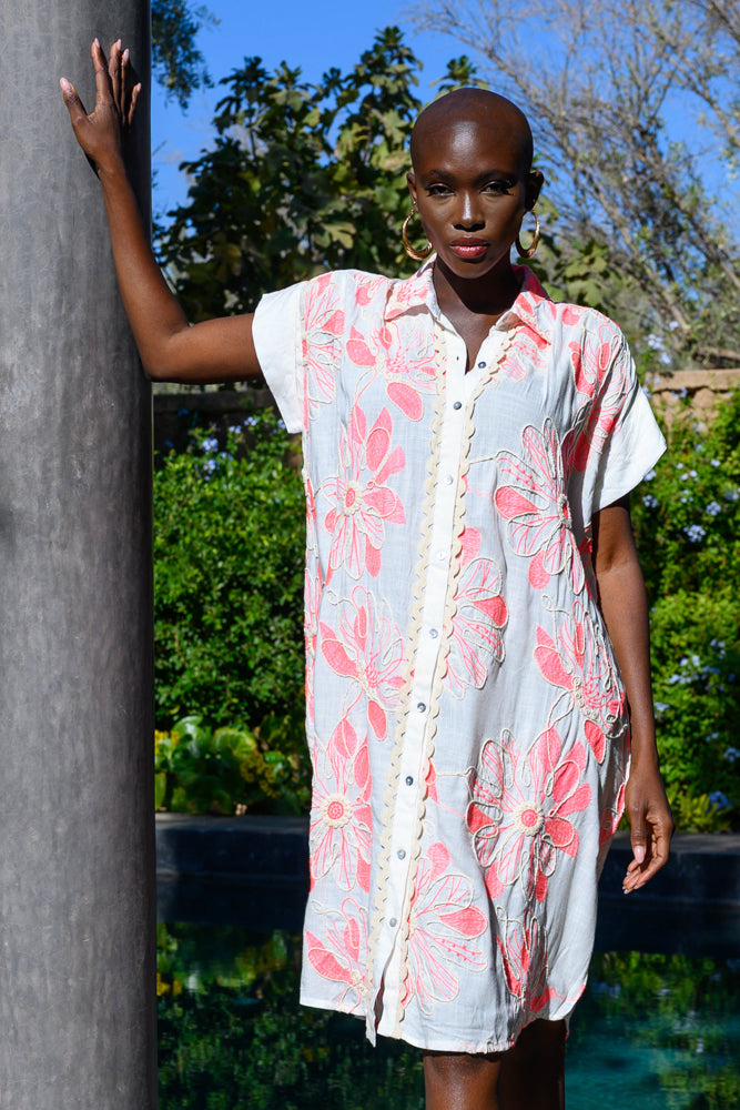 Robe chemise brodée fluide Bella - Taille unique: 36 au 42
