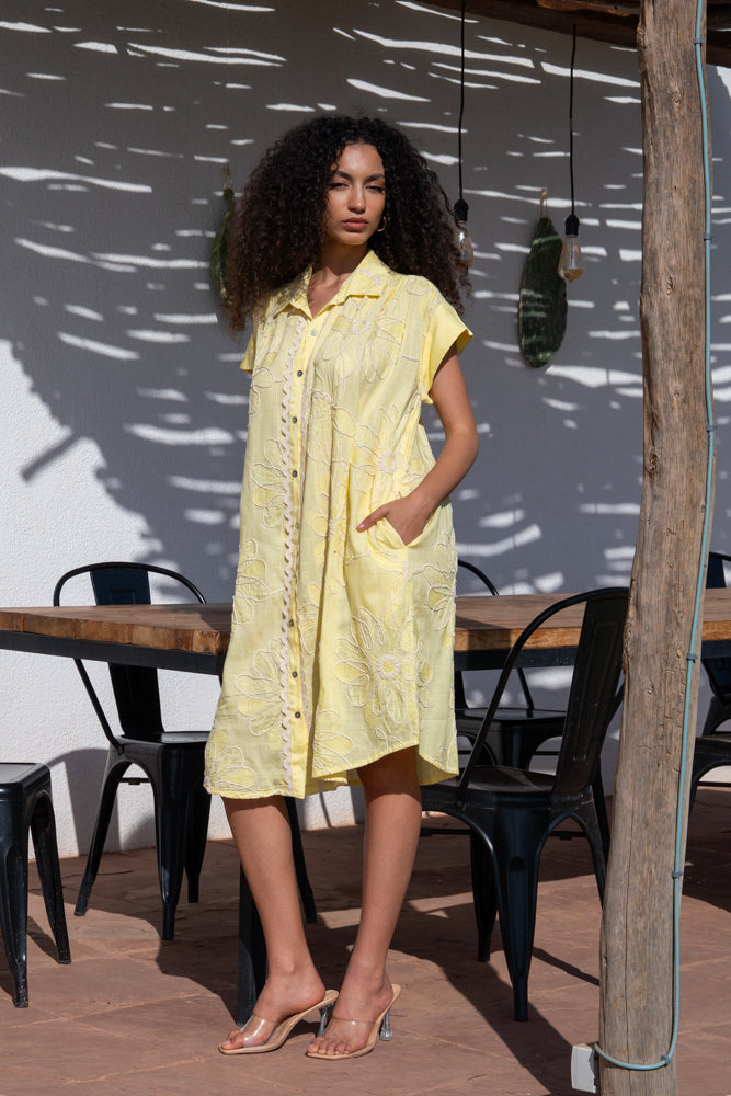 Robe chemise brodée fluide Bella - Taille unique: 36 au 42