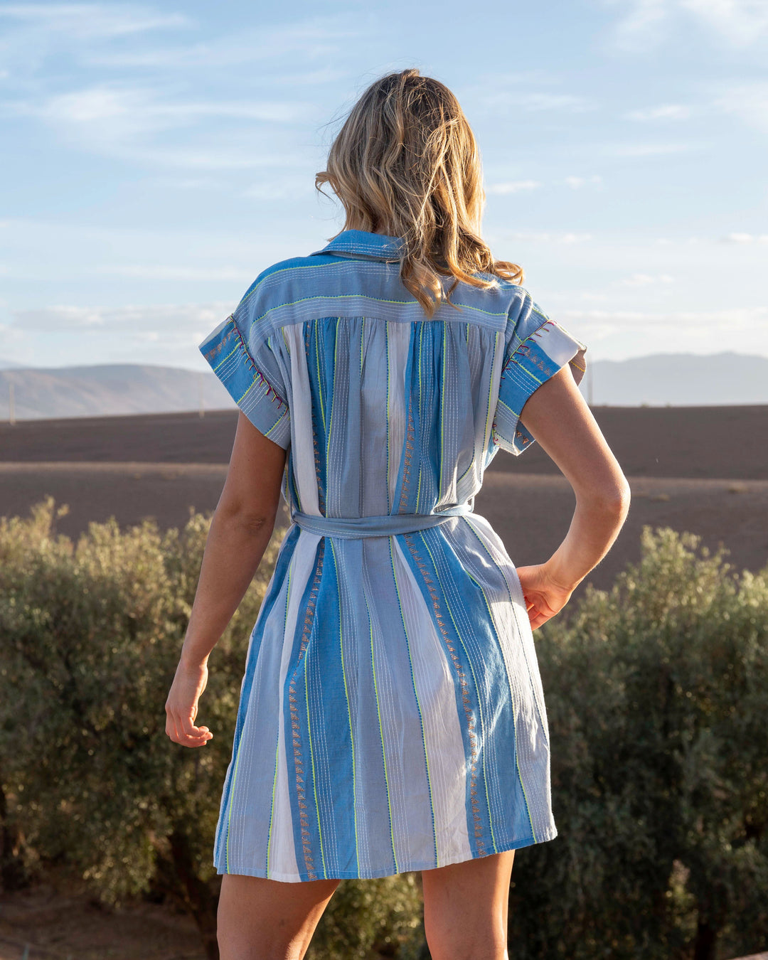 Robe Chemise Courte Brodée Saga - Taille unique: 36 au 48