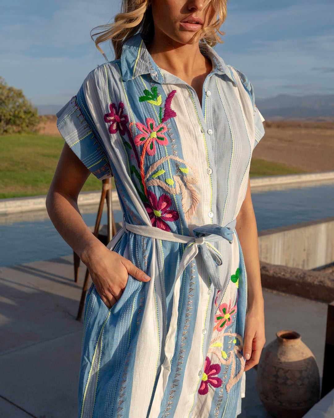 Robe Chemise Courte Brodée Saga - Taille unique: 36 au 48