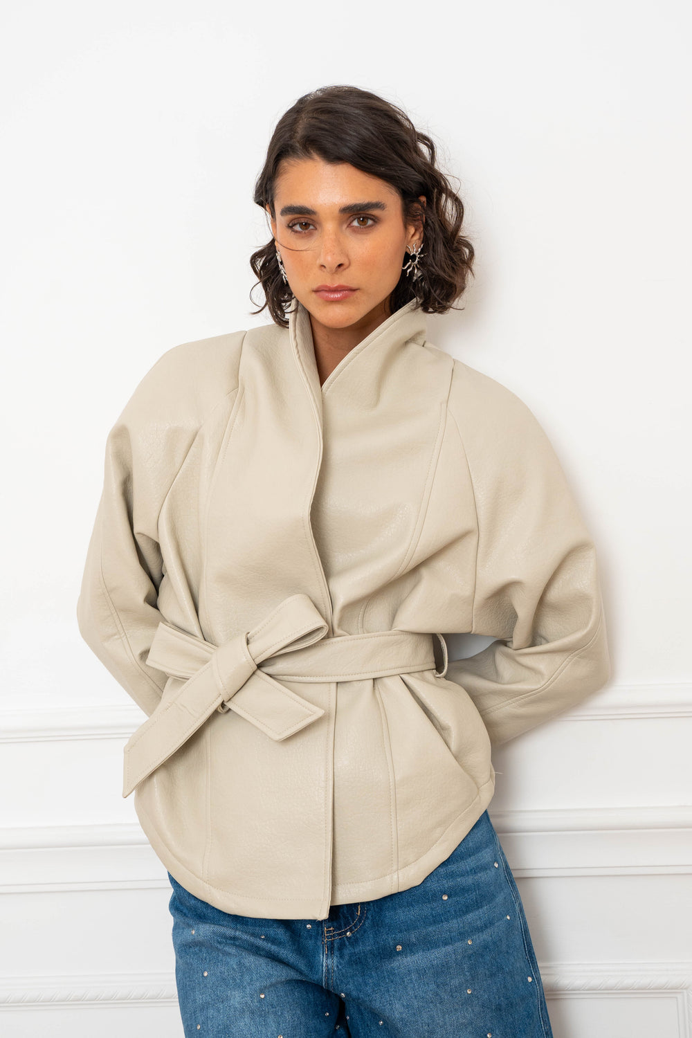 Veste ceinturée en simili cuir Maddie 2688-012 - Manteaux