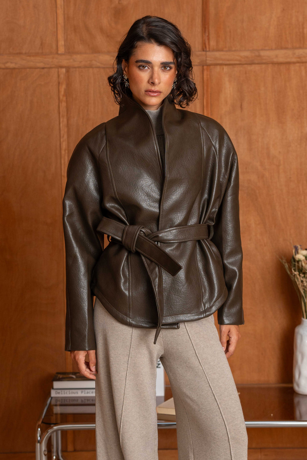 Veste ceinturée en simili cuir Maddie 2688-012 - Manteaux