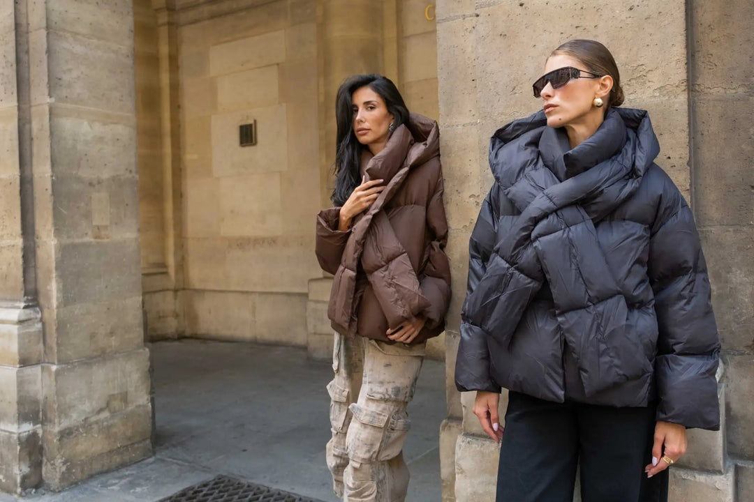 Veste matelassée courte en gris foncé, col montant et manches amples